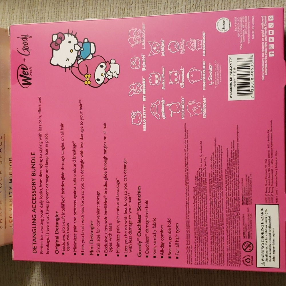 Hello Kitty Detailed Accessory and LED Vanity Mirror - Picture 4 of 11